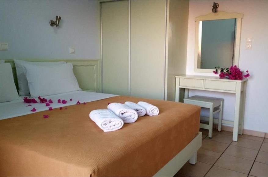 Bonos Apartments Stoupa Bagian luar foto