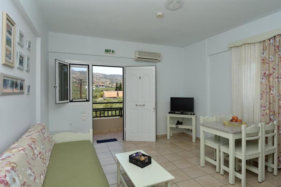 Bonos Apartments Stoupa Bagian luar foto