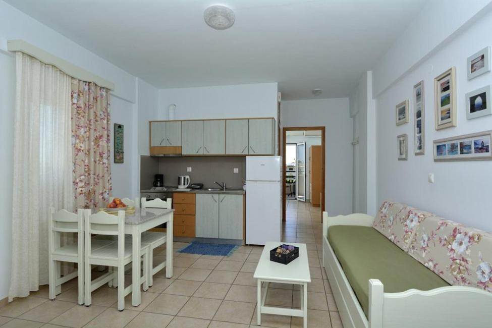 Bonos Apartments Stoupa Bagian luar foto